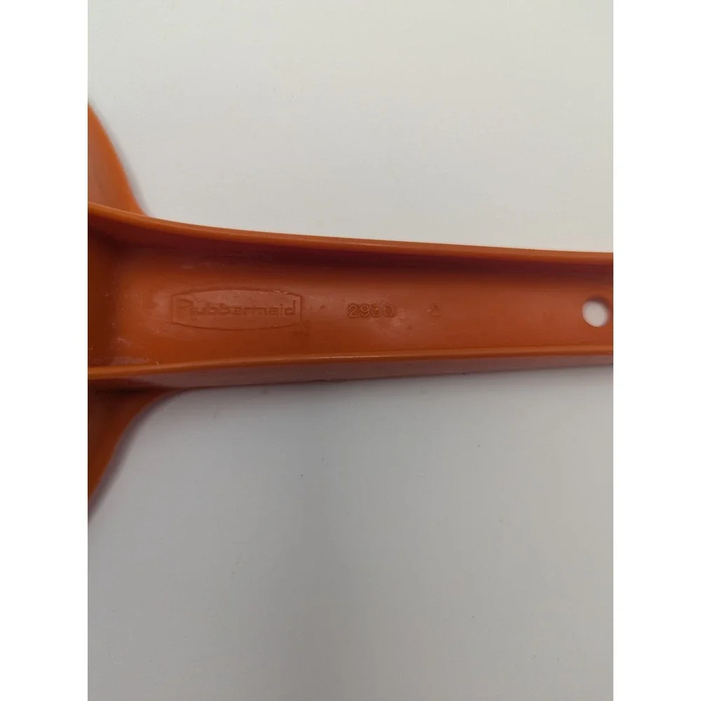 Rubbermaid Orange Plastic Vintage Handheld Colander Strainer 2 Spout 2930 Retro